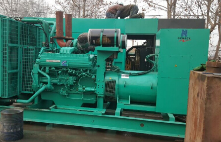 延安发电机组如何判断水冷式机油散热器内部是否需要清洗？